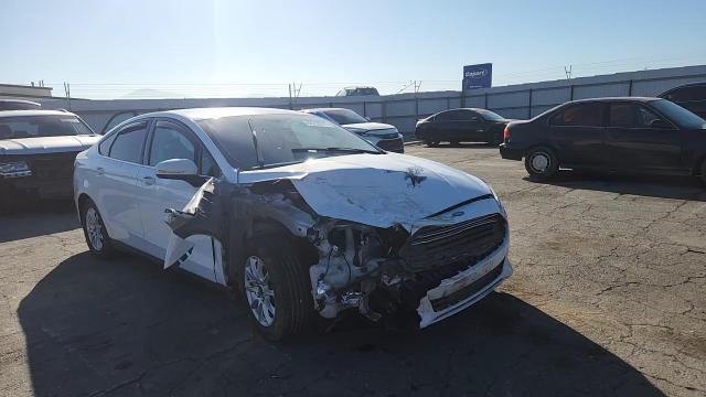 2016 Ford Fusion S VIN: 3FA6P0G74GR385488 Lot: 82216275