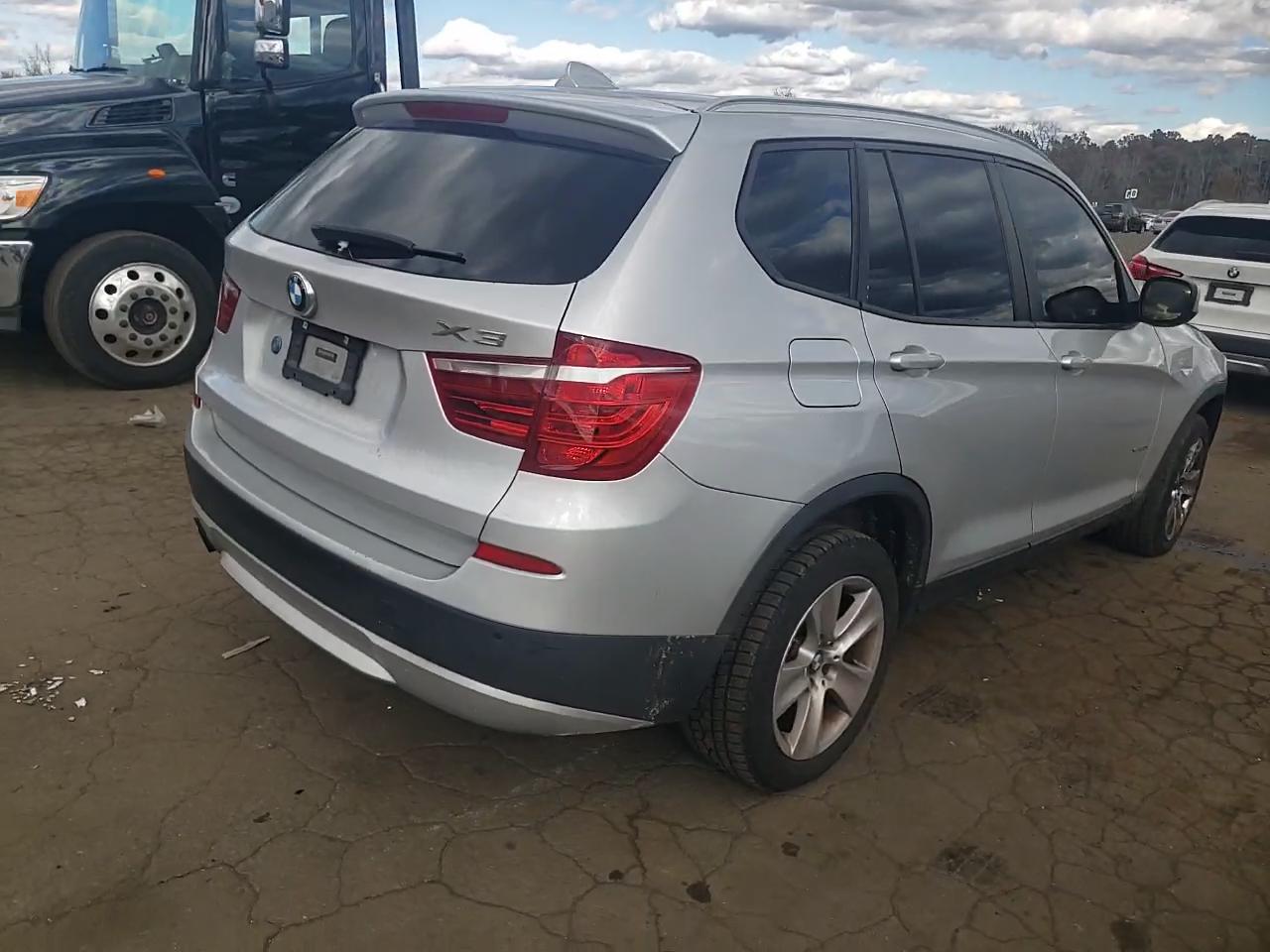 Фото: 5UXWX5C59BL708631