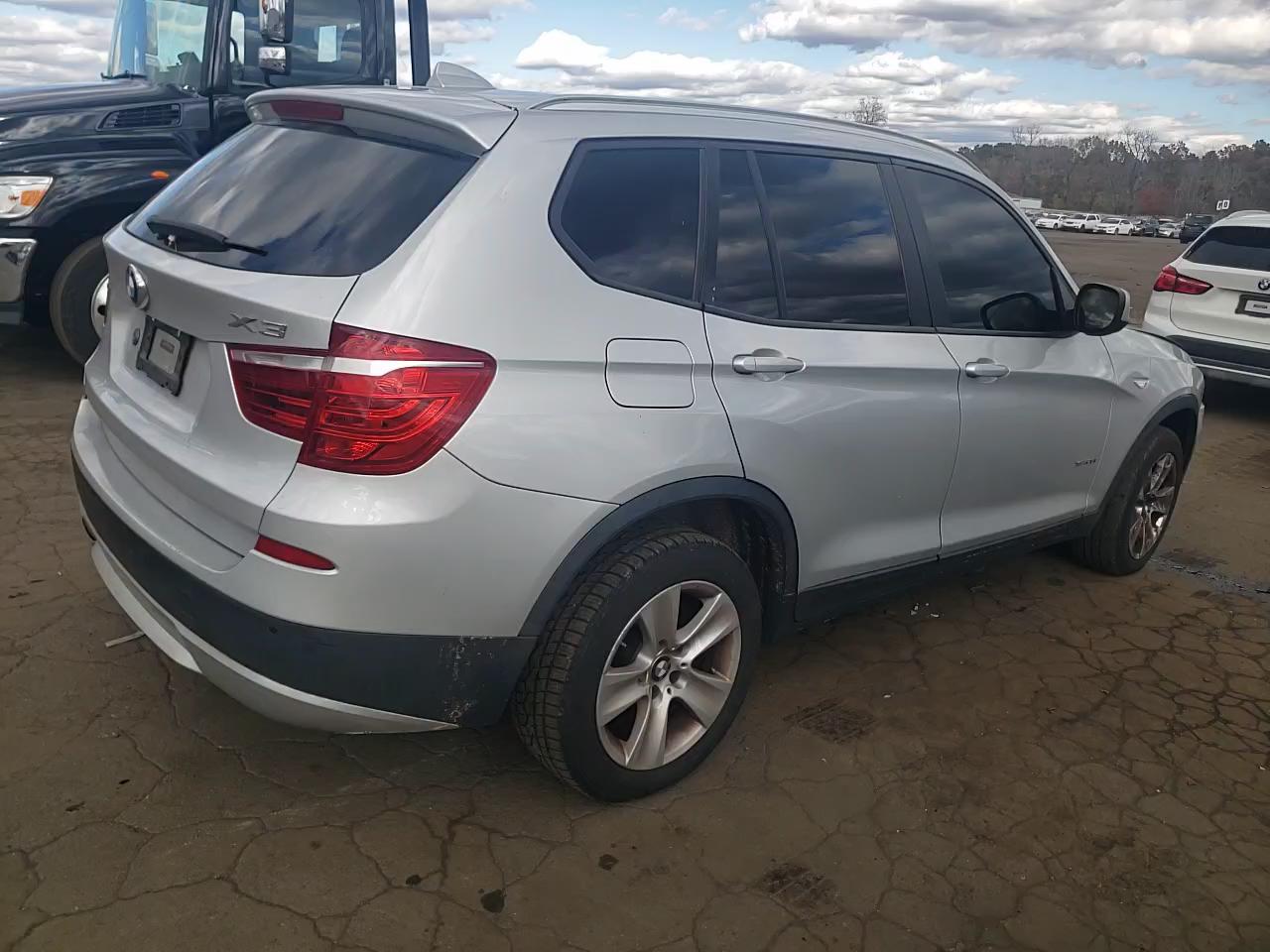 Фото: 5UXWX5C59BL708631