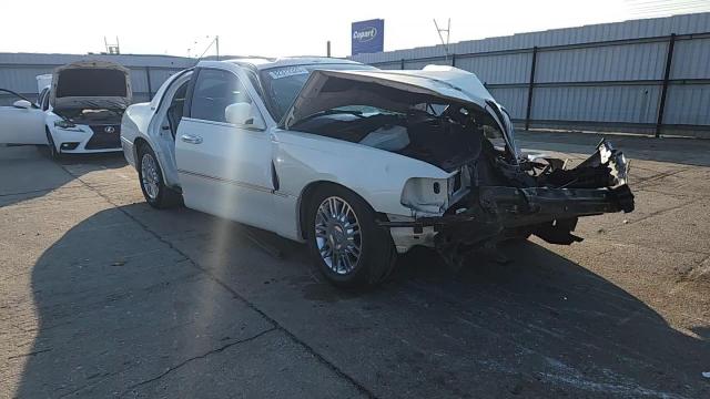 2006 Lincoln Town Car Signature Limited VIN: 1LNHM82W36Y645898 Lot: 82372325