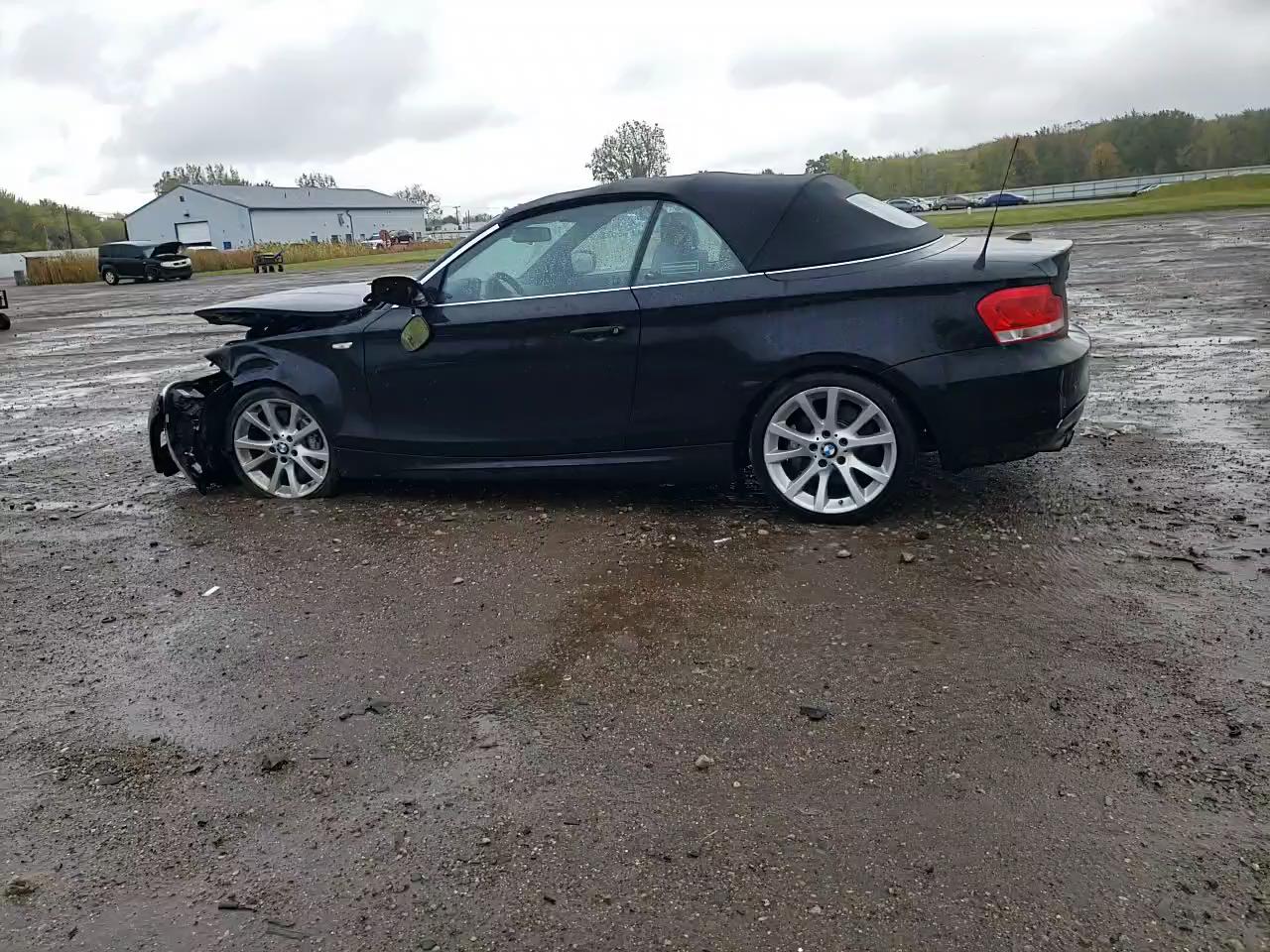 Фото: WBAUN7C58CVM26428