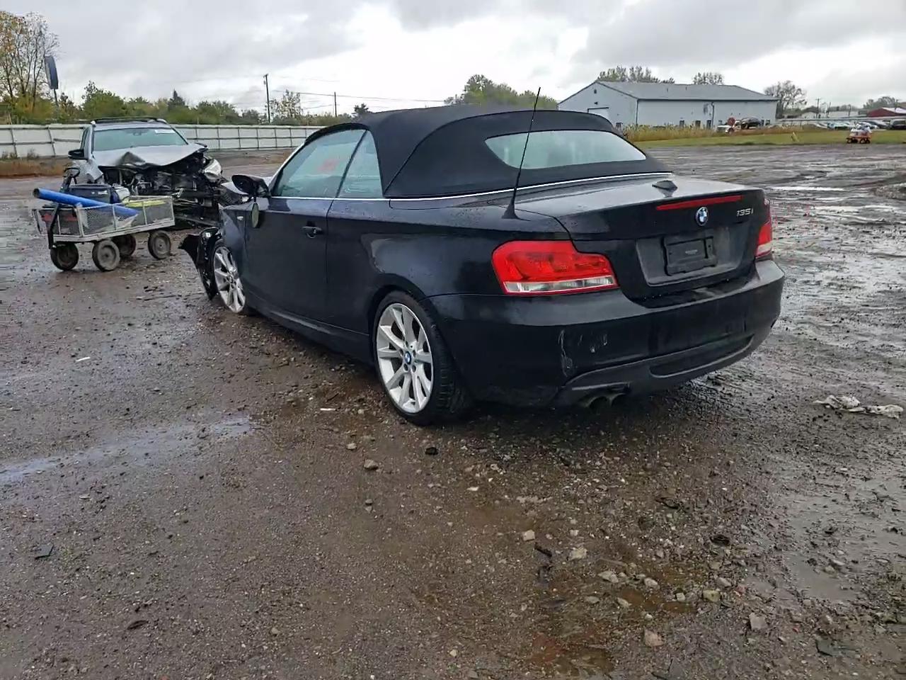 Фото: WBAUN7C58CVM26428