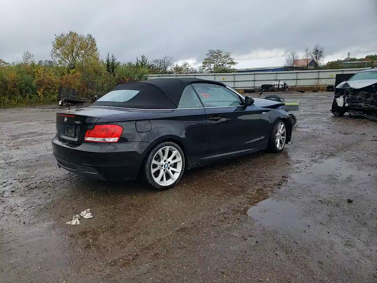 Фото: WBAUN7C58CVM26428