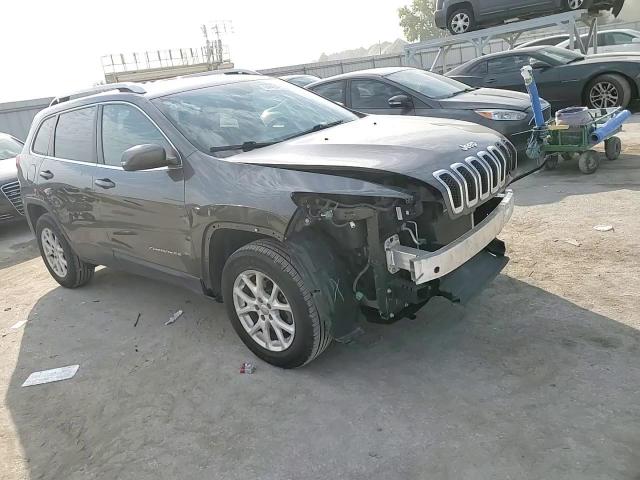 2017 Jeep Cherokee Latitude VIN: 1C4PJMCB8HW646850 Lot: 84464355