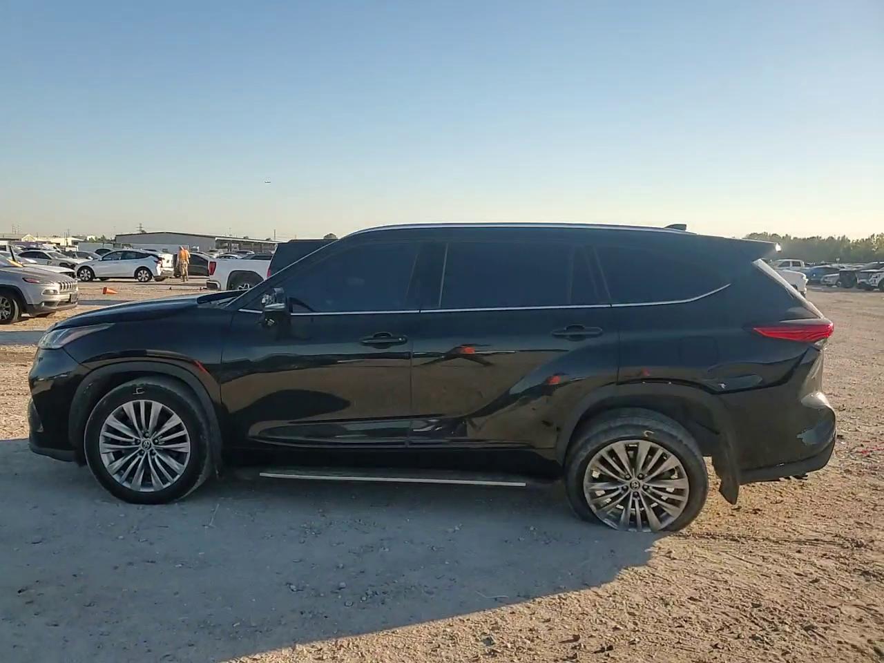 Фото: 5TDFZRAH6NS128174