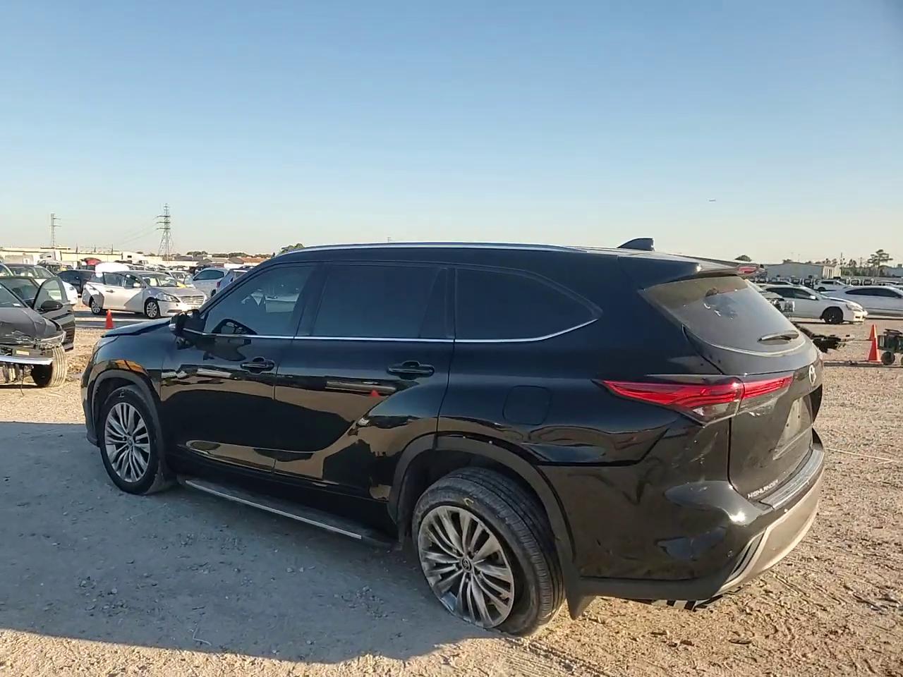 Фото: 5TDFZRAH6NS128174