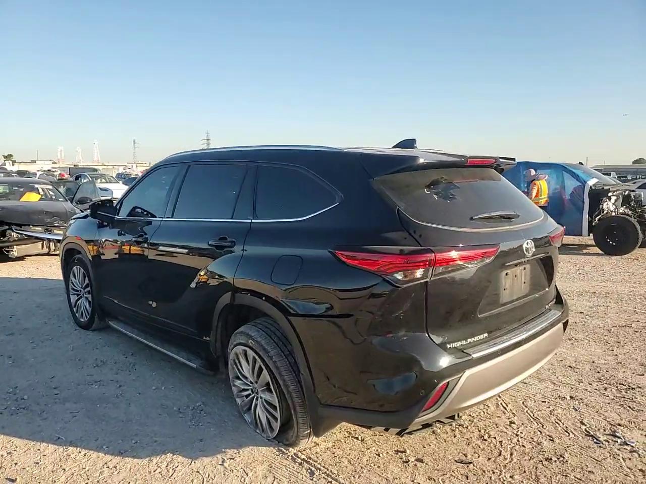 Фото: 5TDFZRAH6NS128174