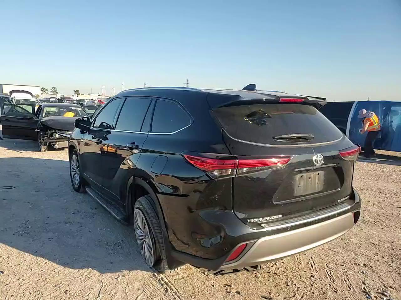 Фото: 5TDFZRAH6NS128174