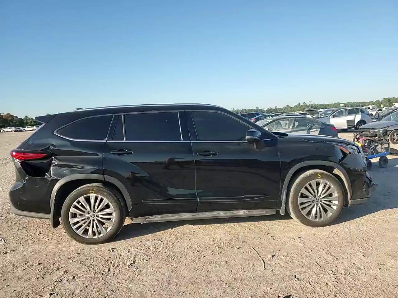 Фото: 5TDFZRAH6NS128174