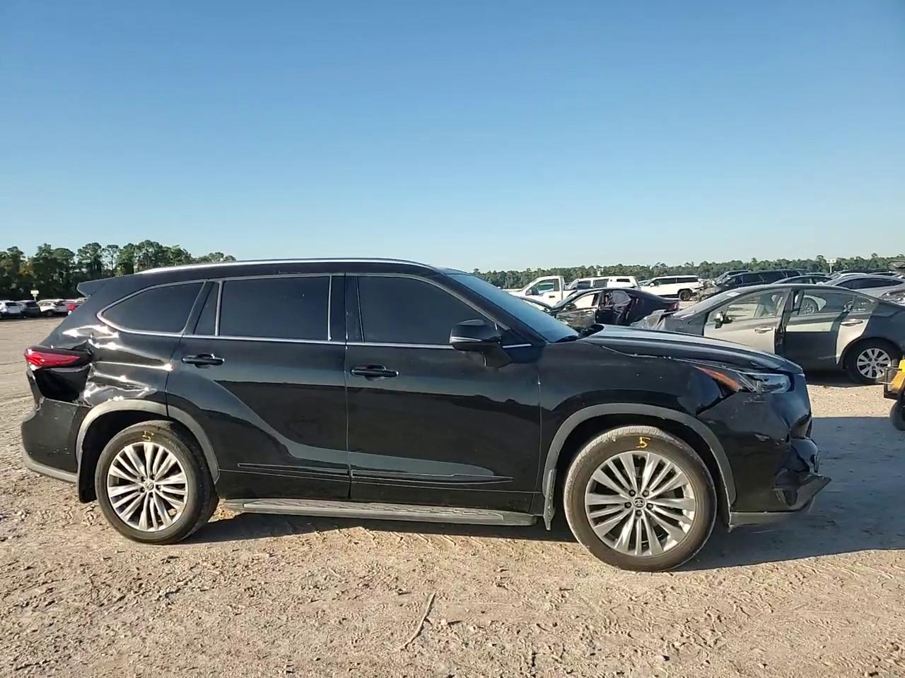 Фото: 5TDFZRAH6NS128174