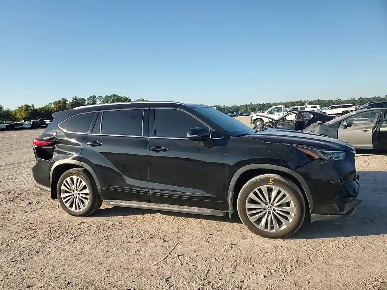 Фото: 5TDFZRAH6NS128174