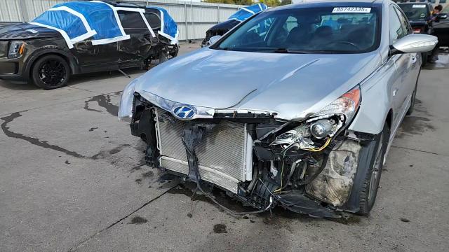 2015 Hyundai Sonata Hybrid VIN: KMHEC4A46FA123824 Lot: 85742335