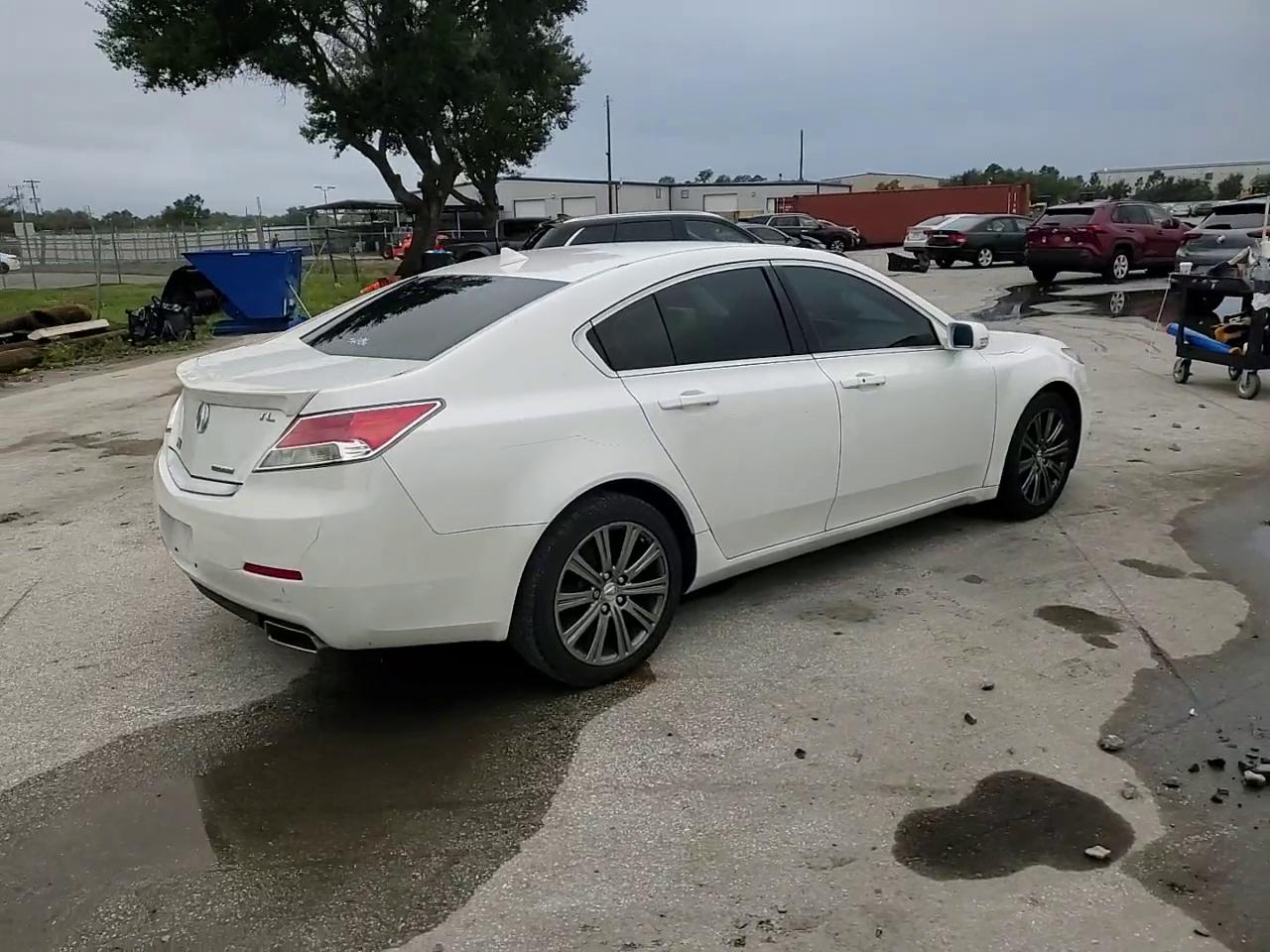 Фото: 19UUA8F36EA003924