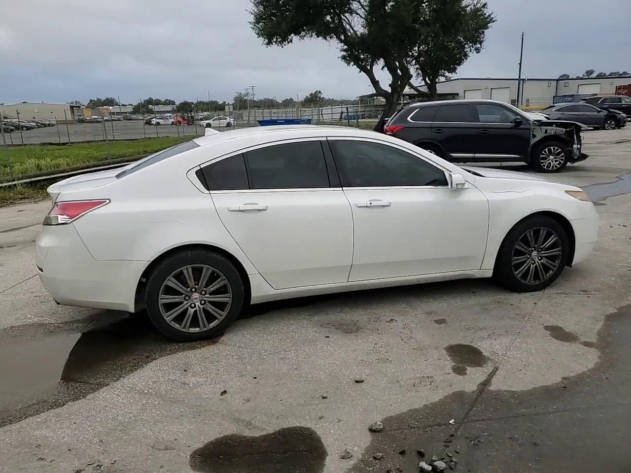 Фото: 19UUA8F36EA003924