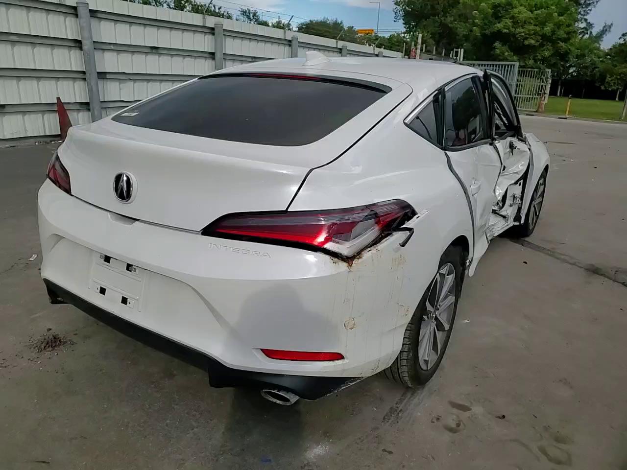 Фото: 19UDE4H2XRA019356