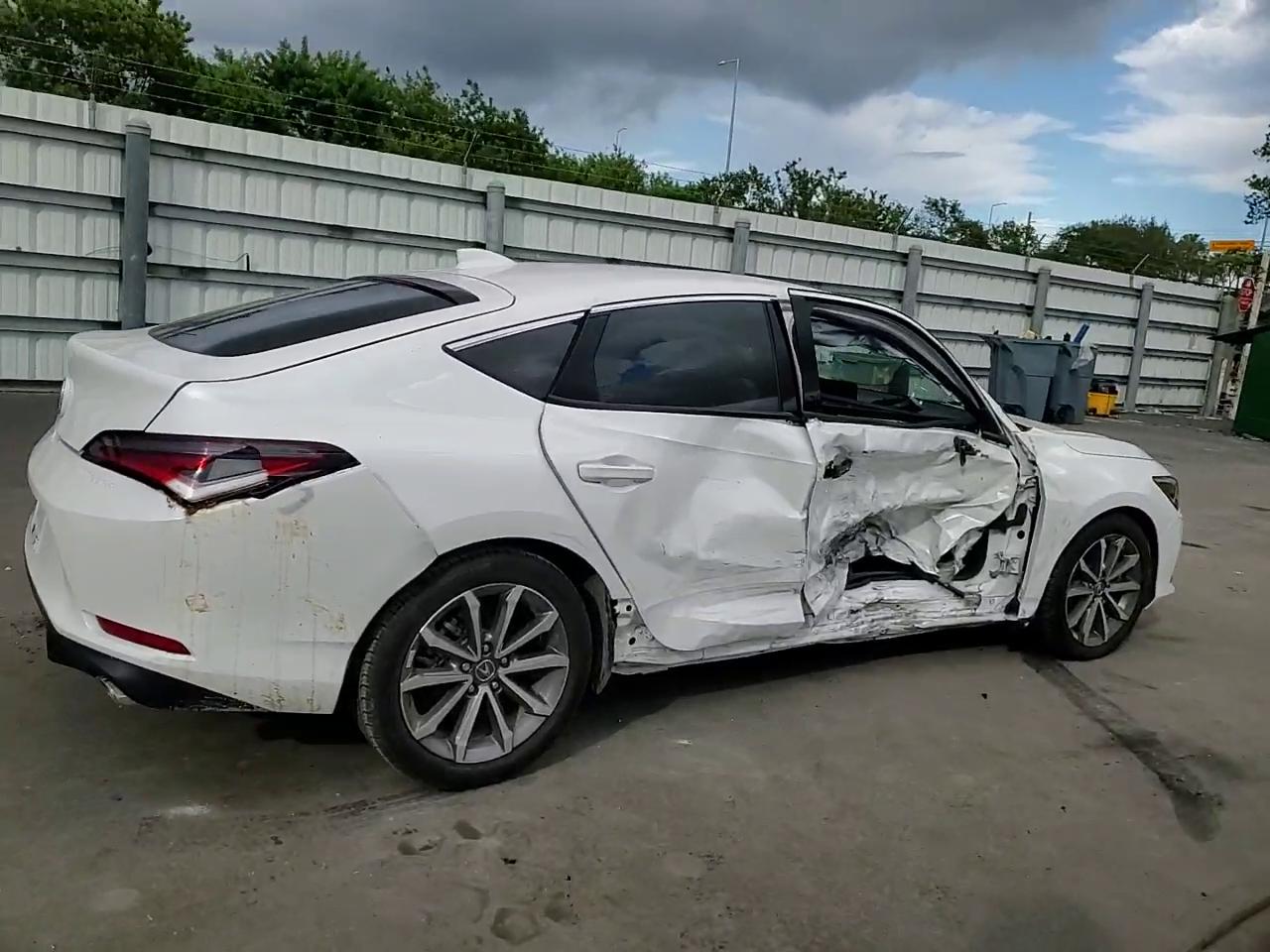 Фото: 19UDE4H2XRA019356