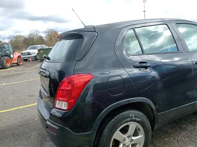 2015 Chevrolet Trax 1Ls VIN: KL7CJPSB0FB210674 Lot: 89665545