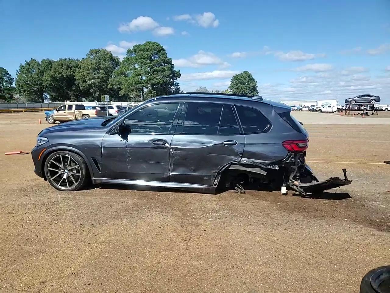 Фото: 5UXCR6C56KLL05659