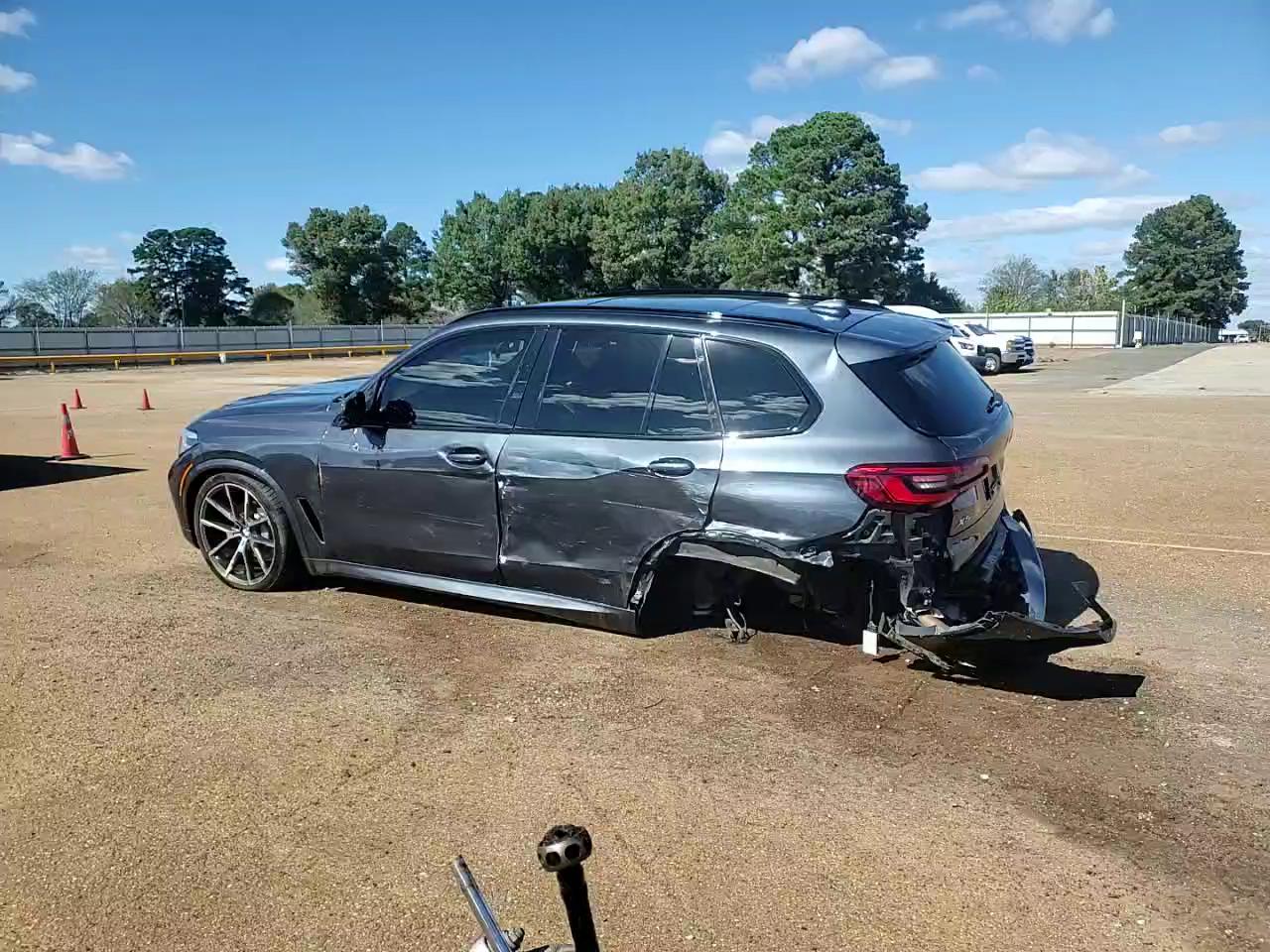 Фото: 5UXCR6C56KLL05659