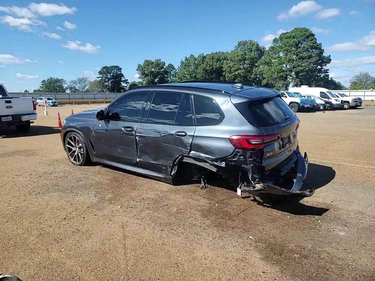 Фото: 5UXCR6C56KLL05659