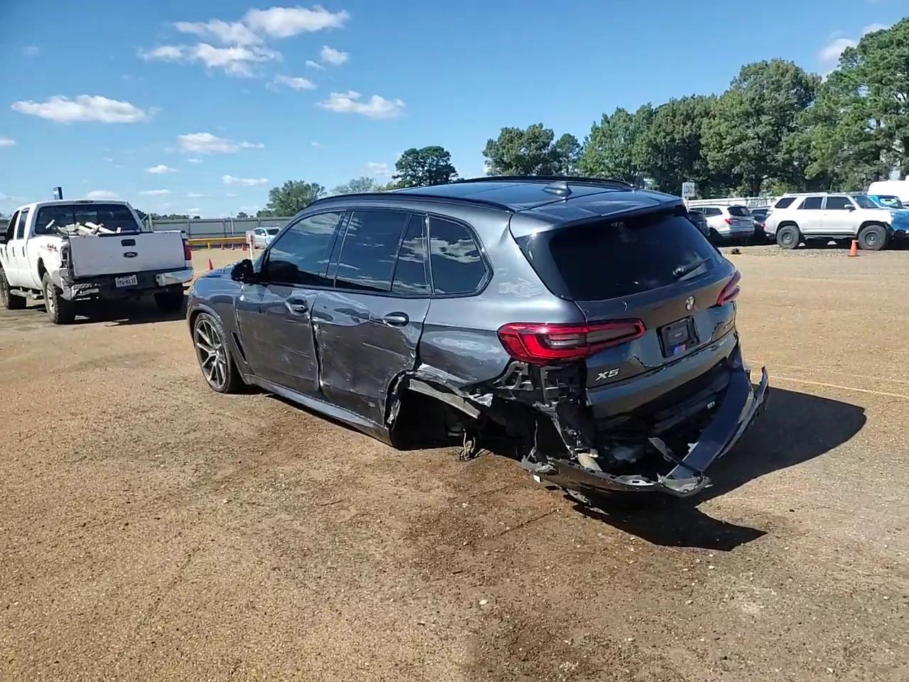 Фото: 5UXCR6C56KLL05659