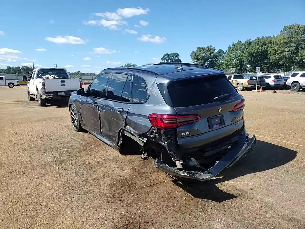 Фото: 5UXCR6C56KLL05659