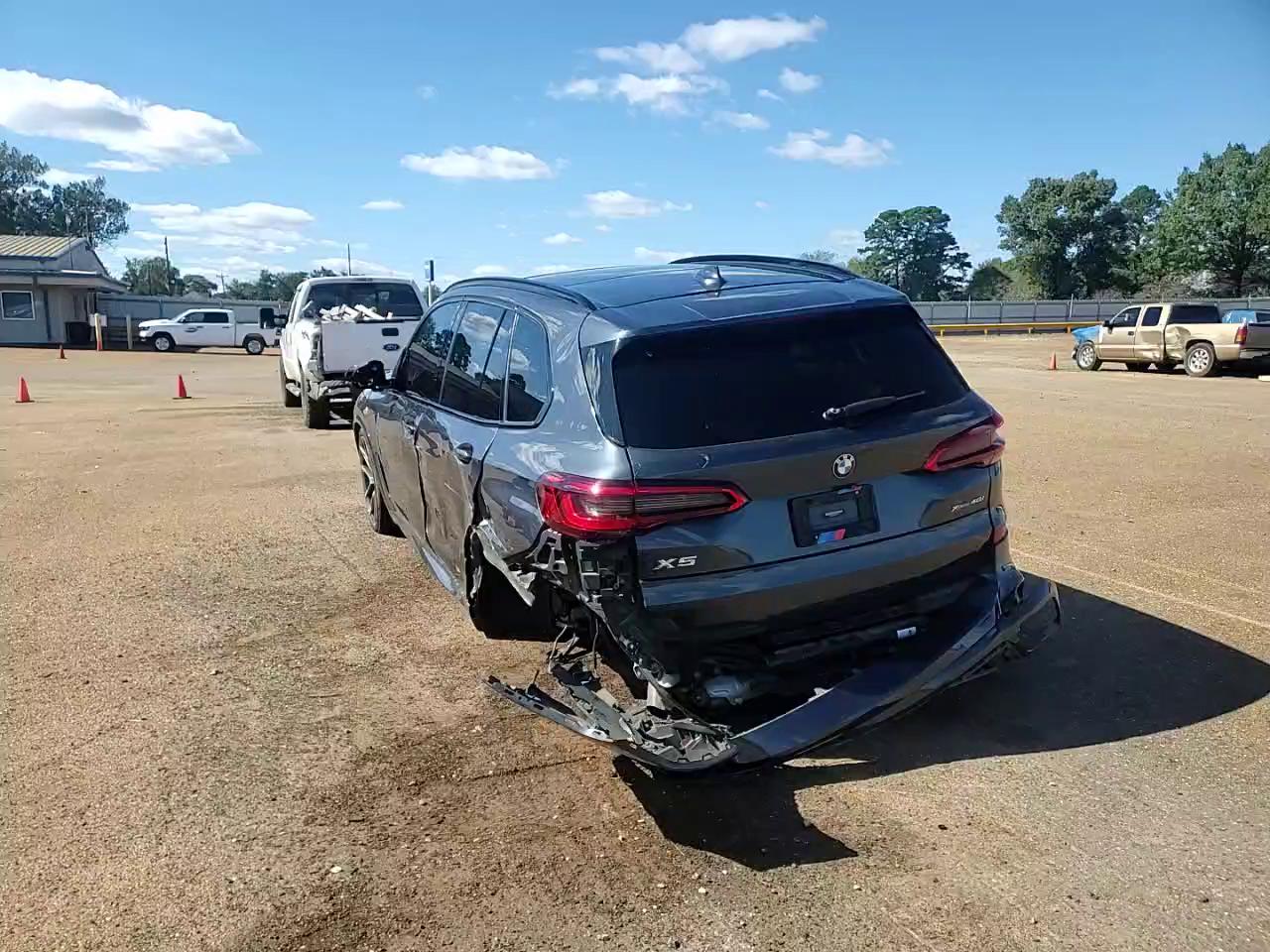 Фото: 5UXCR6C56KLL05659