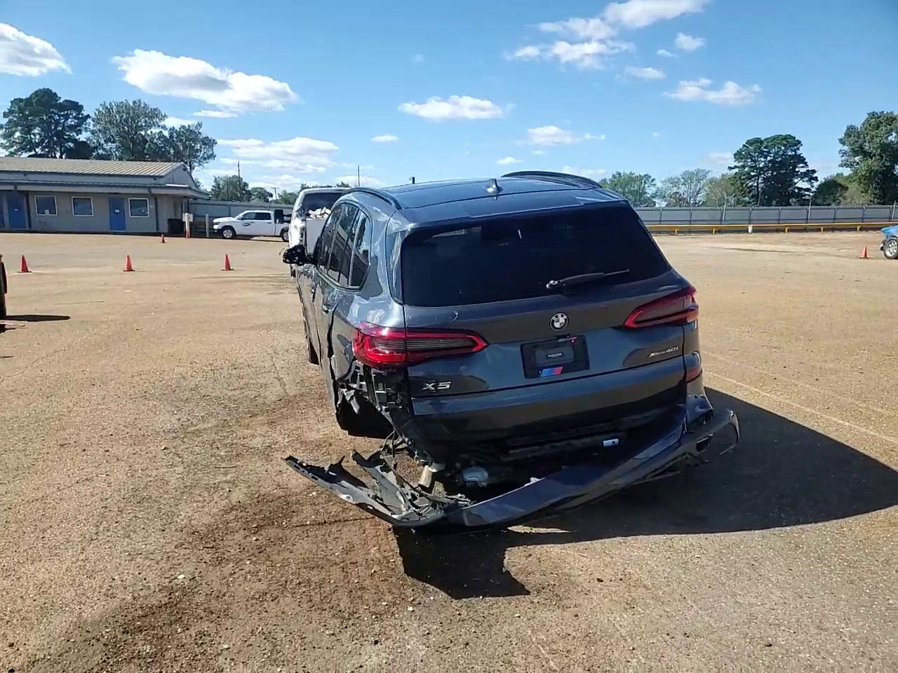 Фото: 5UXCR6C56KLL05659