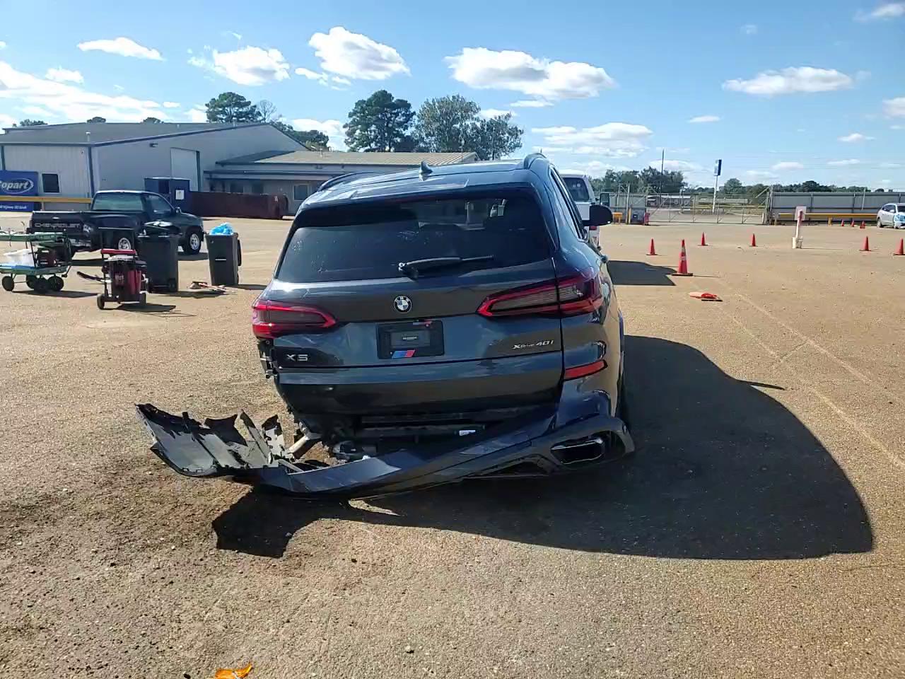 Фото: 5UXCR6C56KLL05659