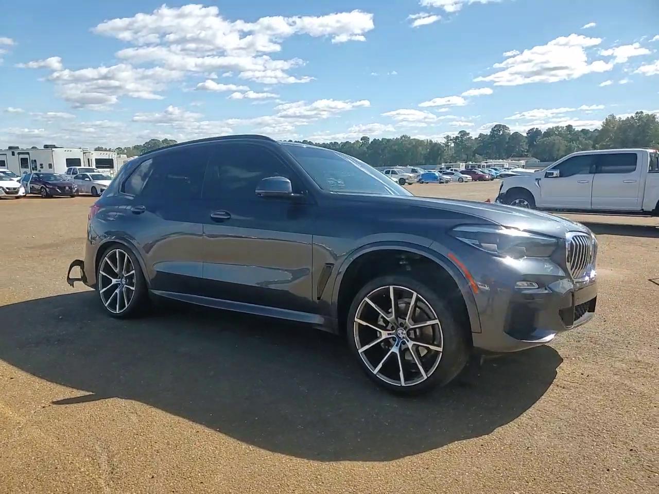 Фото: 5UXCR6C56KLL05659