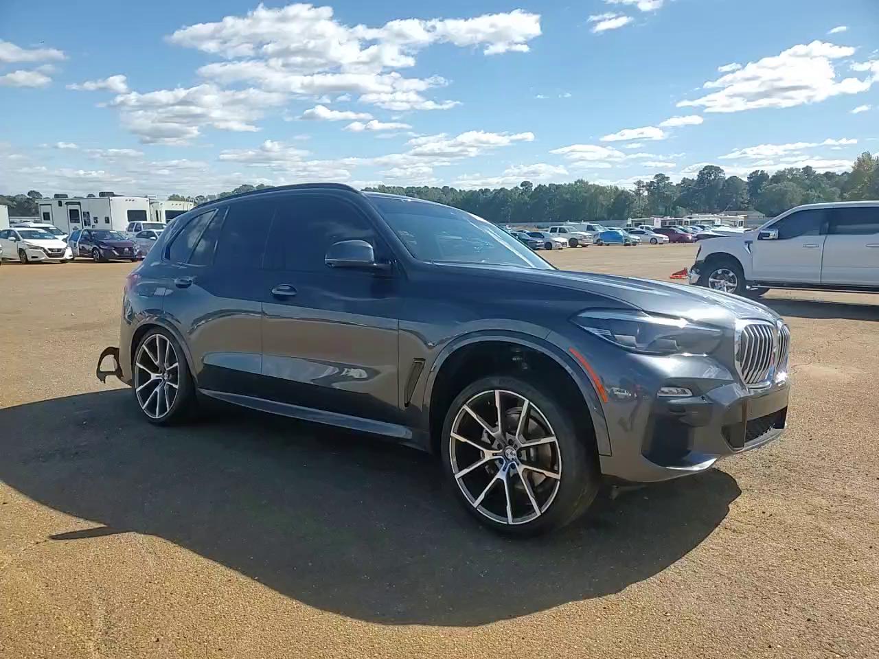 Фото: 5UXCR6C56KLL05659