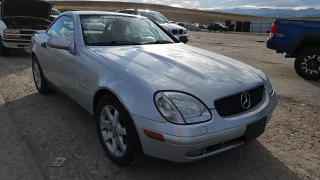 1998 Mercedes-Benz Slk 230 Kompressor VIN: WDBKK47F3WF040887 Lot: 82202575