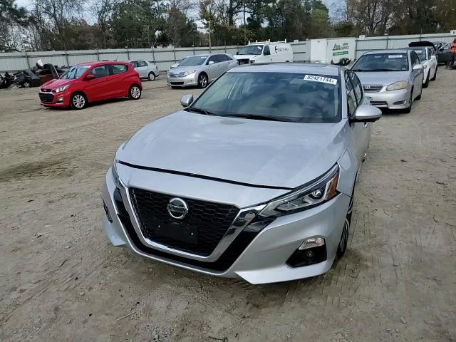 2020 Nissan Altima - Image 11