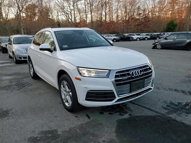 2018 Audi Q5 Premium VIN: WA1ANAFY5J2227628 Lot: 82131674