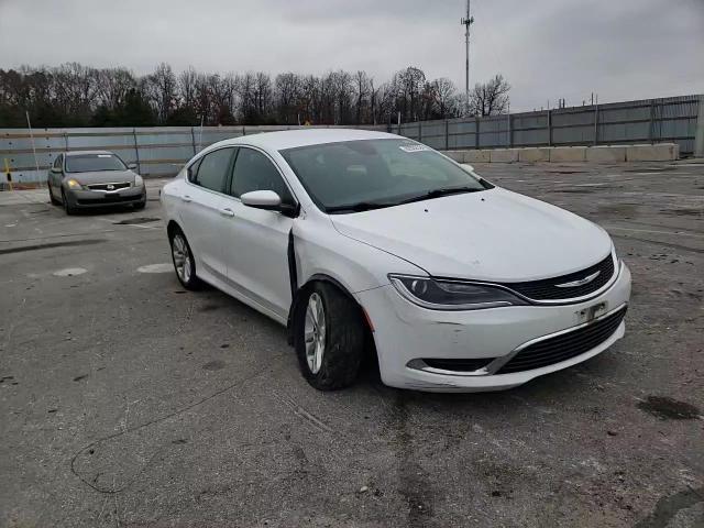 2016 Chrysler 200 - Image 10