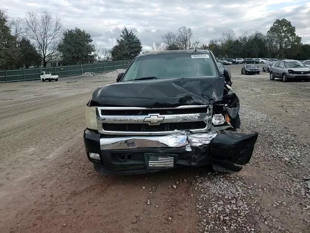 2007 Chevrolet Silverado - Image 11
