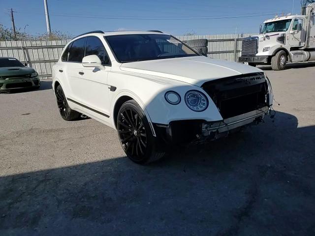 2017 Bentley Bentayga VIN: SJAAC2ZV9HC013783 Lot: 81084724