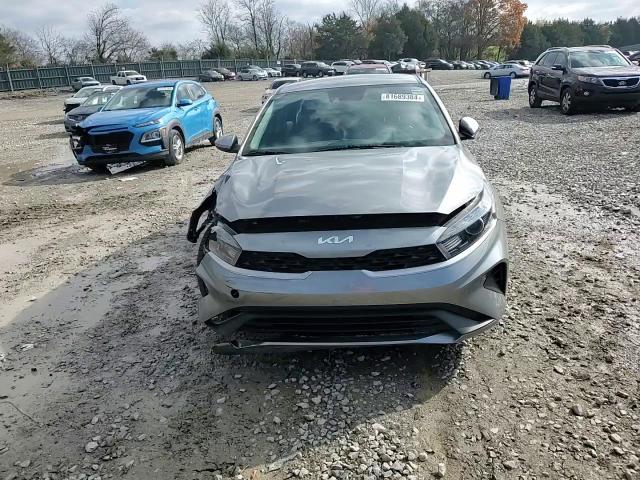 2022 Kia Forte - Image 11