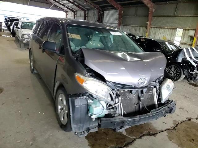 2017 Toyota Sienna - Image 11