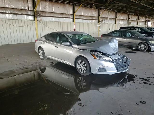 2020 Nissan Altima - Image 11