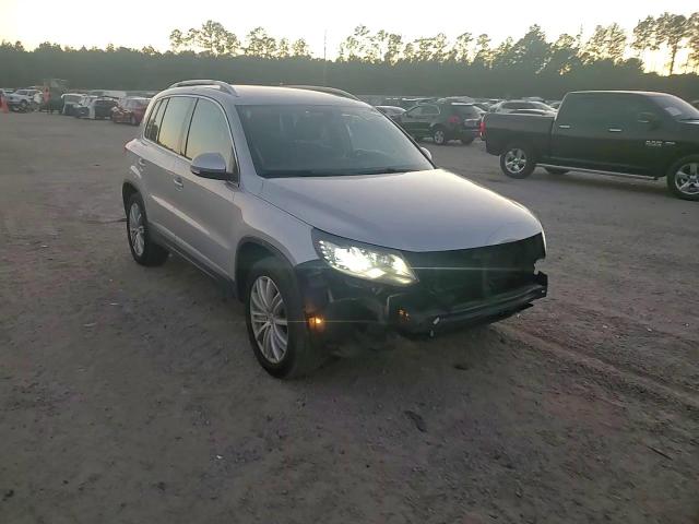 2016 Volkswagen Tiguan - Image 12