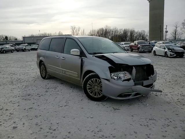 2013 Chrysler Town & Country - Image 14