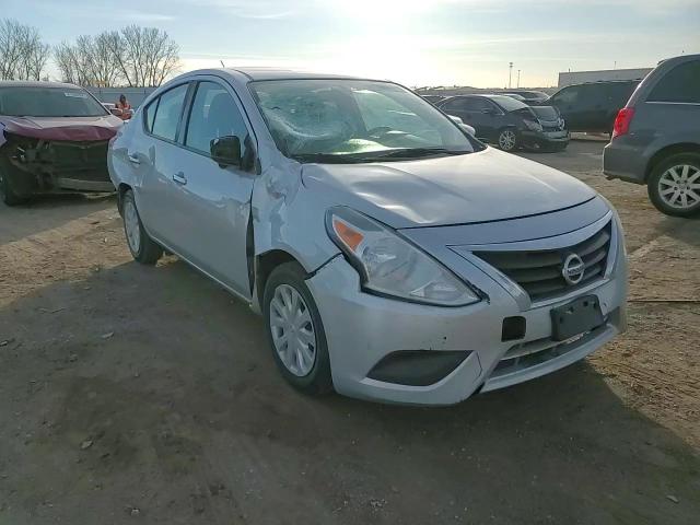 2019 Nissan Versa - Image 10