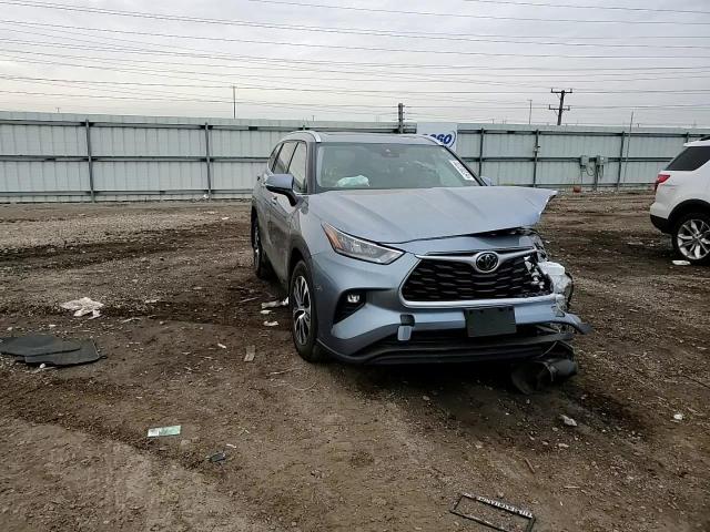 2020 Toyota Highlander - Image 11