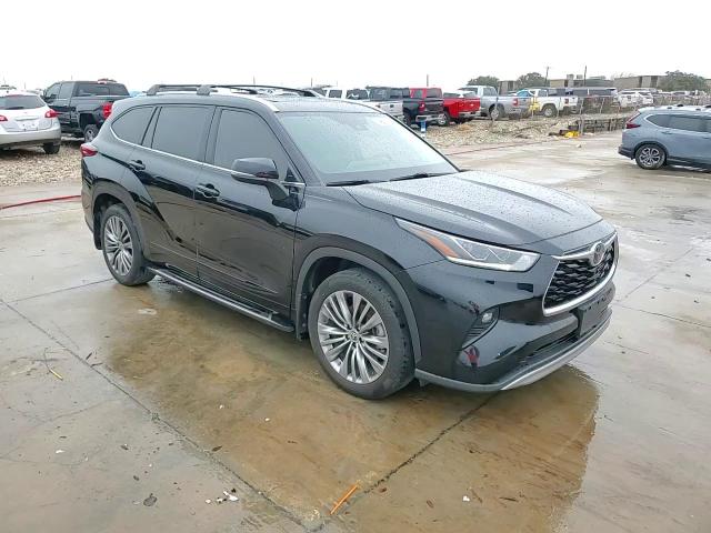 2021 Toyota Highlander - Image 14