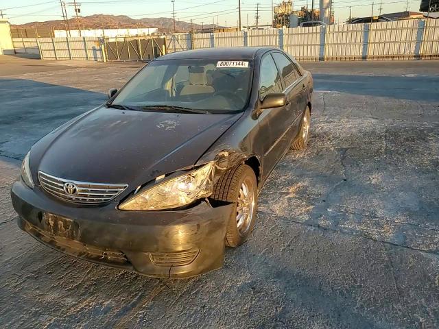 2005 Toyota Camry Le VIN: JTDBE32K353002776 Lot: 80071144