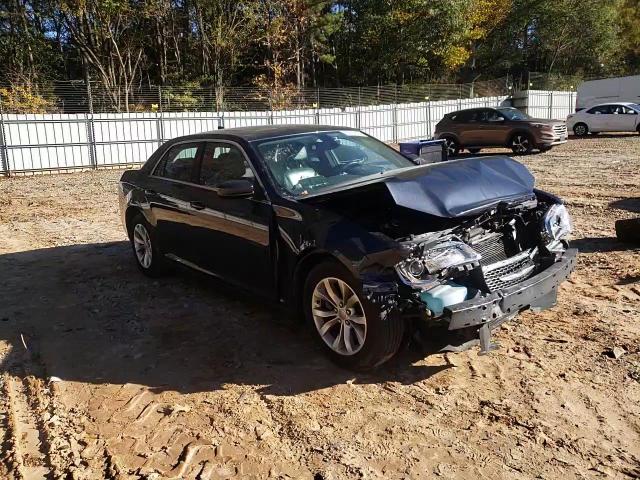 2016 Chrysler 300 - Image 11