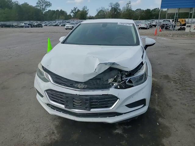 2018 Chevrolet Cruze - Image 10