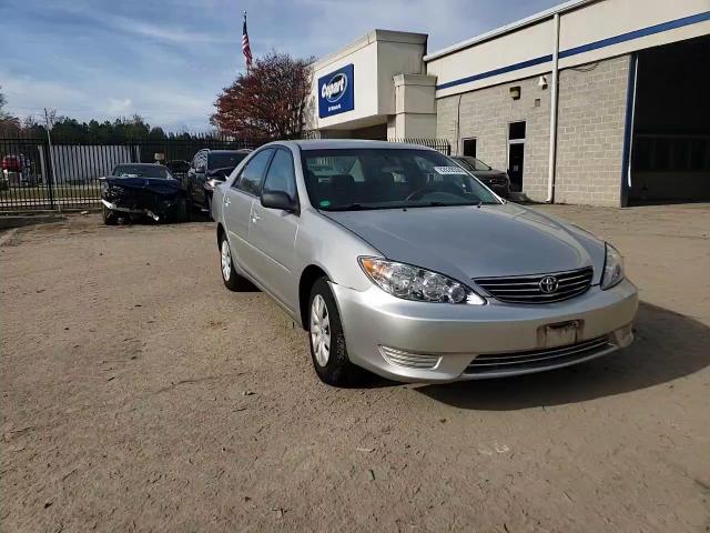 2005 Toyota Camry - Image 10