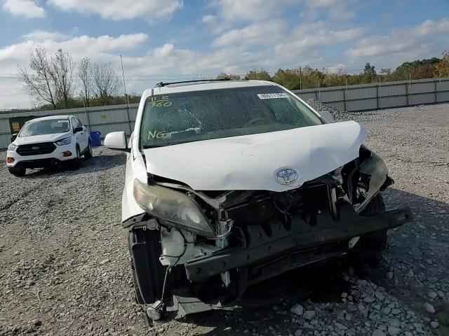 2014 Toyota Sienna - Image 12